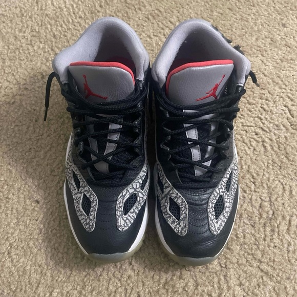 AIR JORDAN 11 RETRO LOW LE ‘ BLACK CEMENT ‘ SZ. 10 w/ box - Picture 4 of 8